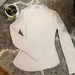 🥀 UO Grey Crinkle Long Sleeve Blouse